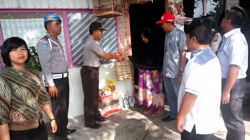 Polsek Siak Hulu Bantu 2 Warga di Desa Tanah Merah